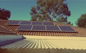Maximiza el rendimiento de tus paneles solares con mantenimiento eficiente